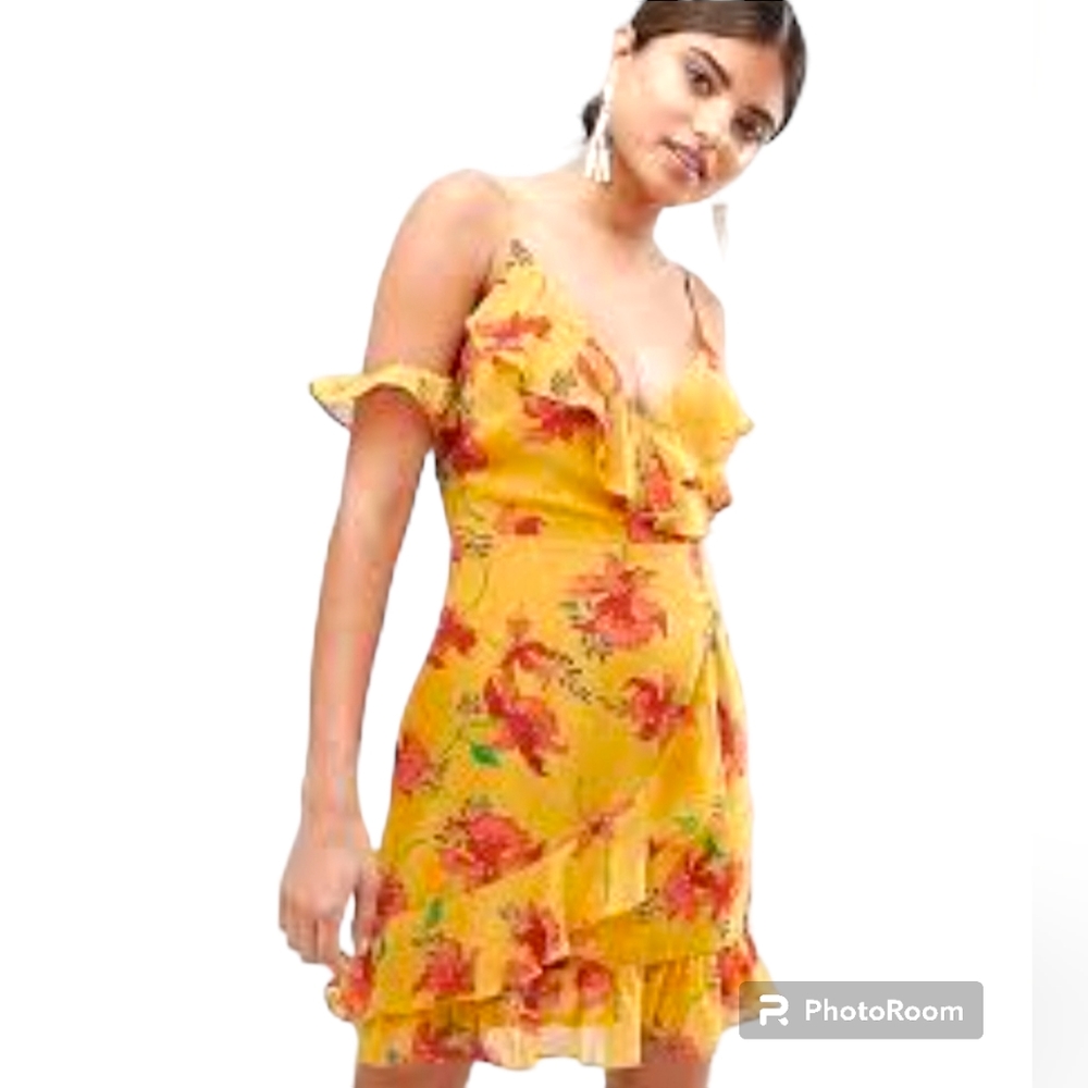 Missguided Size 8 Yellow Floral V-Neck Off The Shoulder Ruffled Mini Dress